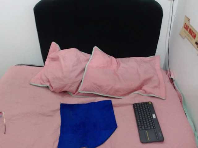 Live sex webcam photo for thelaurakiss #268589474