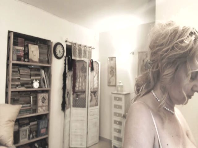 Live sex webcam photo for CHARISS #268586157