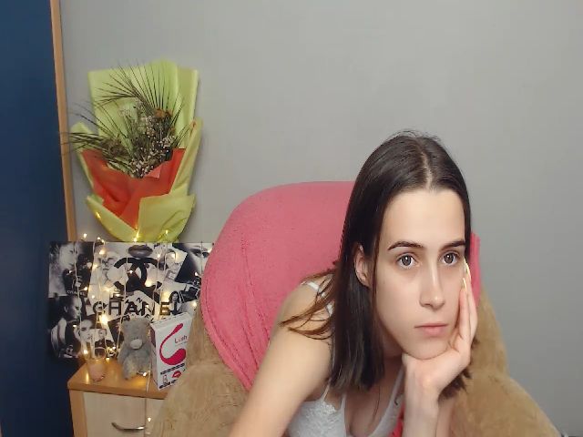 Live sex webcam photo for Vika_Hot_ #268575857