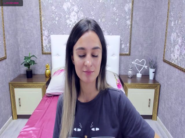 Live sex webcam photo for EllaFresh #268592243