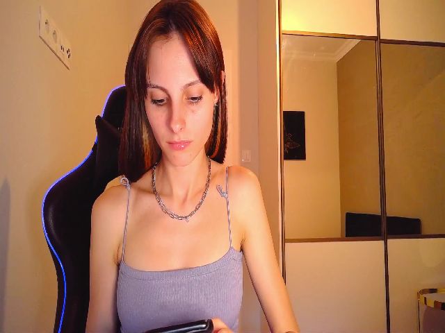 Live sex webcam photo for MulberryyBaby #268588306