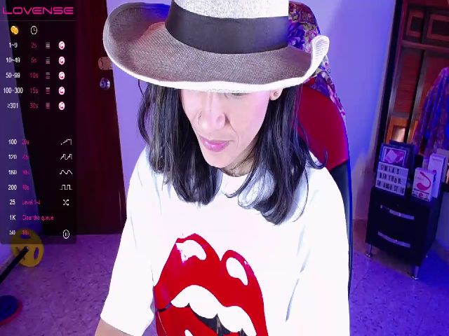 Live sex webcam photo for Miafitnesss #268576308