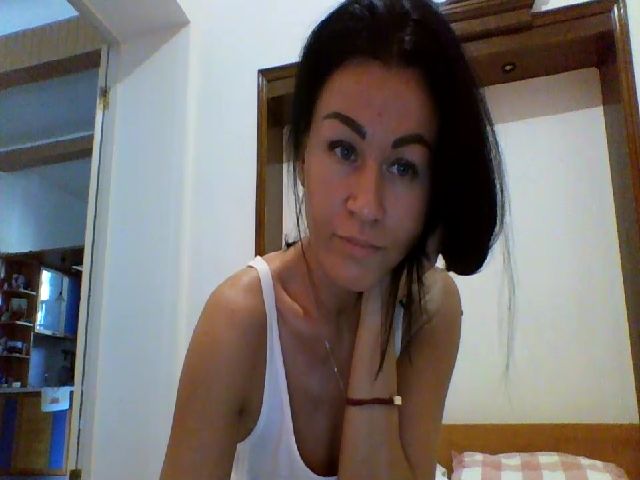 Live sex webcam photo for AngelaWayse #268585134