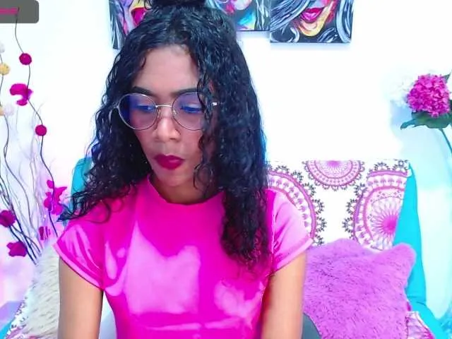 Live sex webcam photo for Anniemiss #268575737