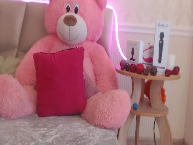 Live sex webcam photo for GinaLewis #268582237