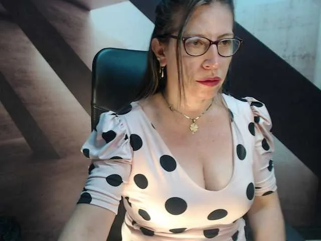 Live sex webcam photo for maturehot-1 #268602071