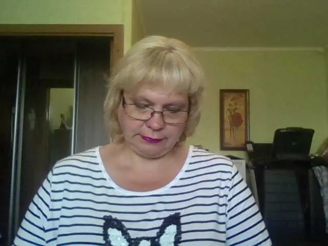 Live sex webcam photo for LOLA88888 #268602156