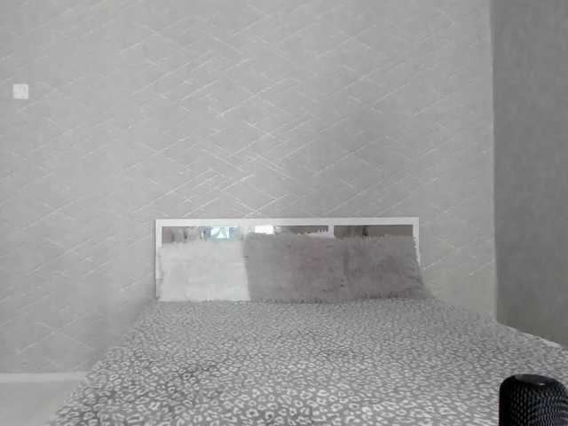 Live sex webcam photo for LedyMiya #268598267