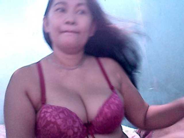 Live sex webcam photo for wildmom4u #268594429