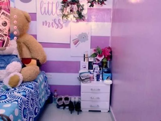 Live sex webcam photo for GlendaHolt #268606677