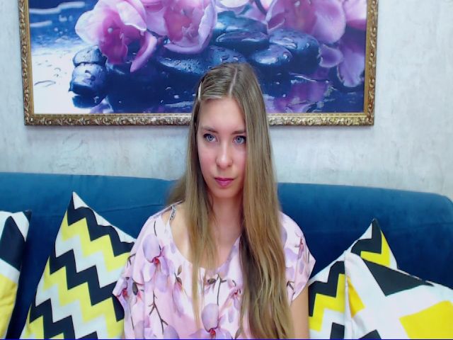 Live sex webcam photo for RossandaShy #268599286