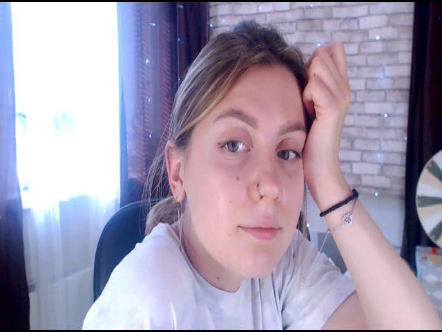 Live sex webcam photo for CumMeaRiver #268597241