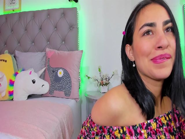 Live sex webcam photo for AliceeBrown #268604676