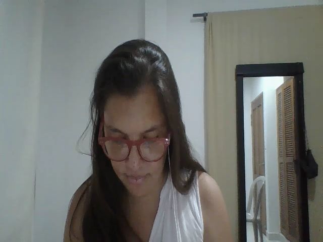 Live sex webcam photo for SweetLola01 #268597373