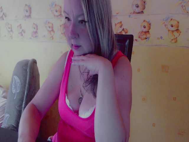 Live sex webcam photo for Christine31 #268596799