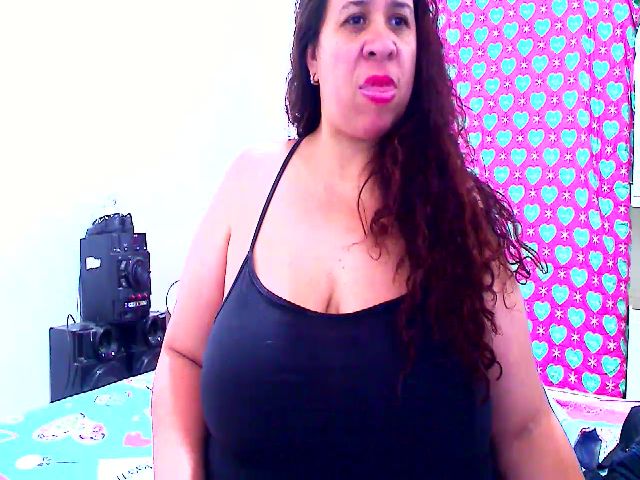 Live sex webcam photo for LatinaBigAss4 #268597204