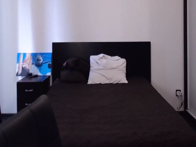 Live sex webcam photo for Kendal_sweet #268601266