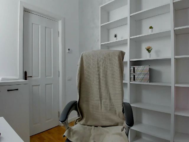 Live sex webcam photo for VanessaCroft #268596346