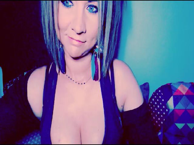 Live sex webcam photo for LillyFox69 #268600429