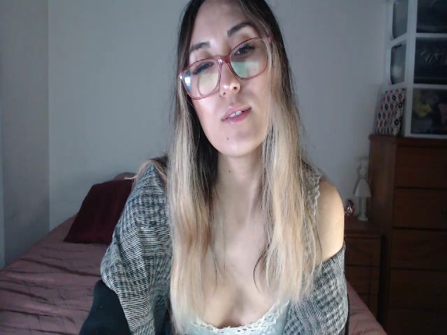 Live sex webcam photo for Ninimoon #268599985