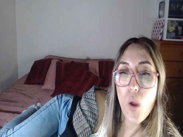 Live sex webcam photo for Ninimoon #268600750