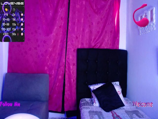 Live sex webcam photo for Charlotte_3x #268603115