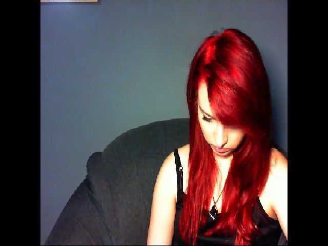 Live sex webcam photo for VirginLuna18 #268603131