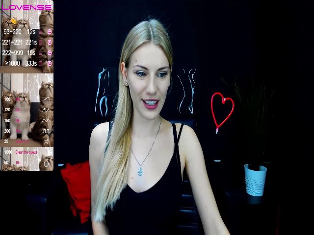 Live sex webcam photo for LiliManchest #268604390