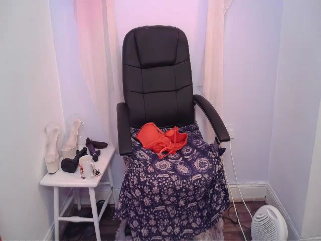 Live sex webcam photo for MissCharliex #268602676