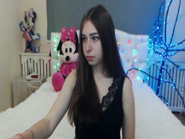 Live sex webcam photo for LindaJason #268598932