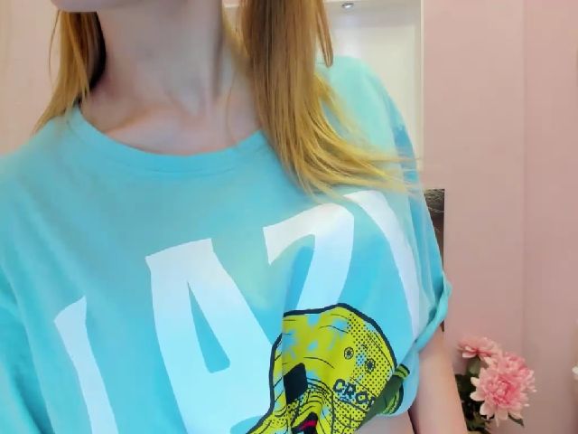 Live sex webcam photo for VeronicaRangy #268593711