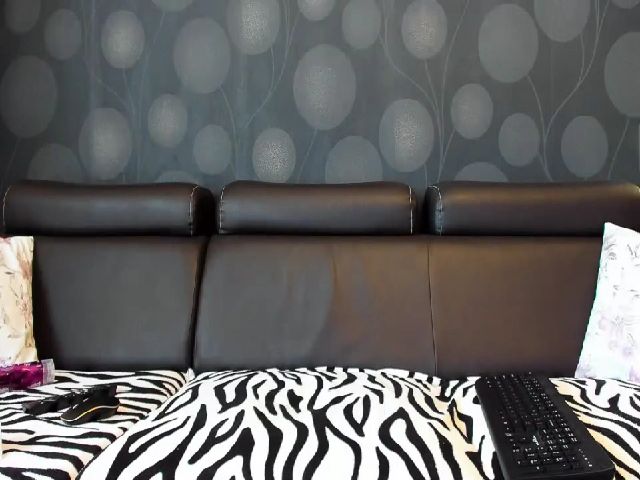 Live sex webcam photo for Sweet_Roxy19 #268600751