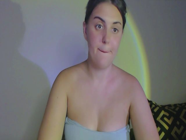 Live sex webcam photo for kitty_Mi_ #268608323