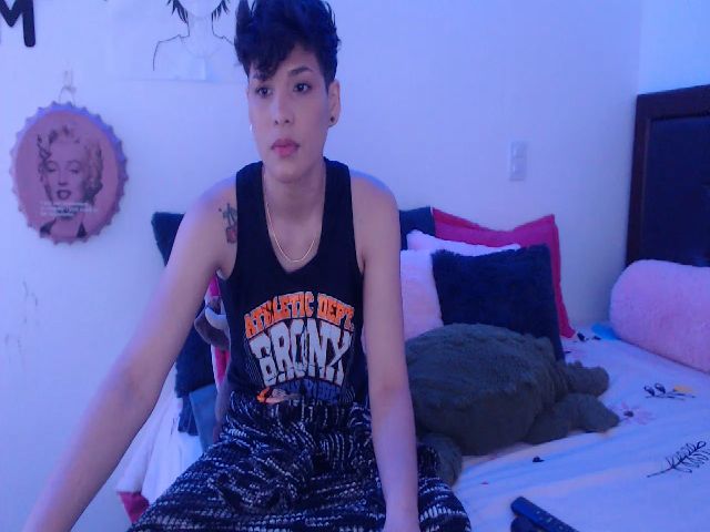 Live sex webcam photo for Laura_R23 #268607100