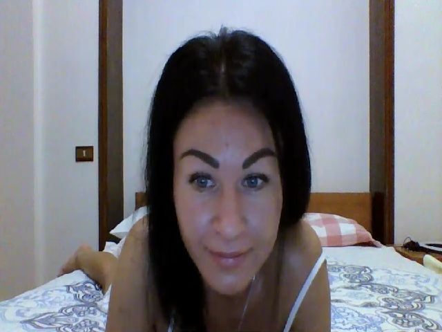 Live sex webcam photo for AngelaWayse #268608829