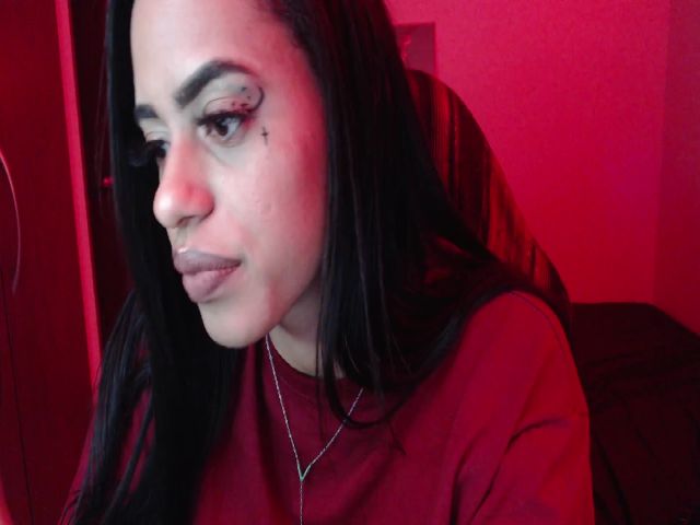 Live sex webcam photo for Miss_Mia77 #268596603