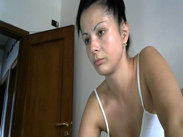 Live sex webcam photo for Giulia91 #268603541