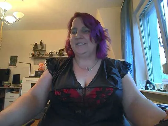 Live sex webcam photo for DrachenLady39 #268623773