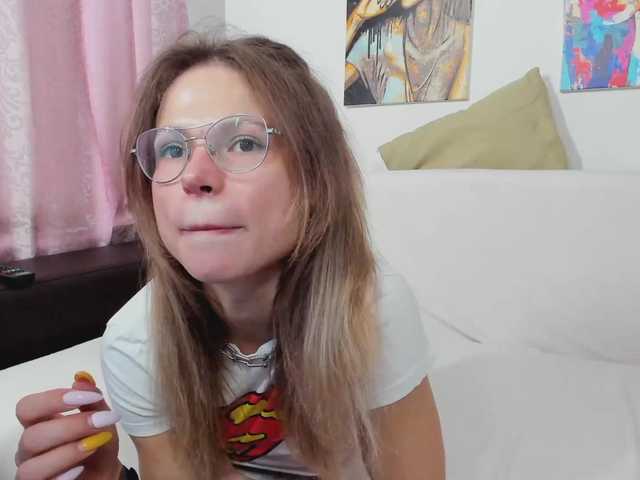 Live sex webcam photo for sarah-show #268614811