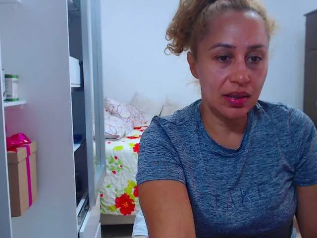 Live sex webcam photo for RoxanaMilf #268624233