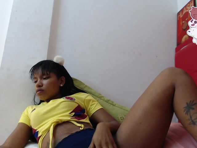 Live sex webcam photo for katrina-sex69 #268624461