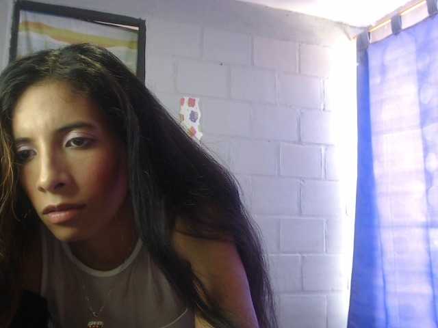 Live sex webcam photo for zoe-barnet #268624468