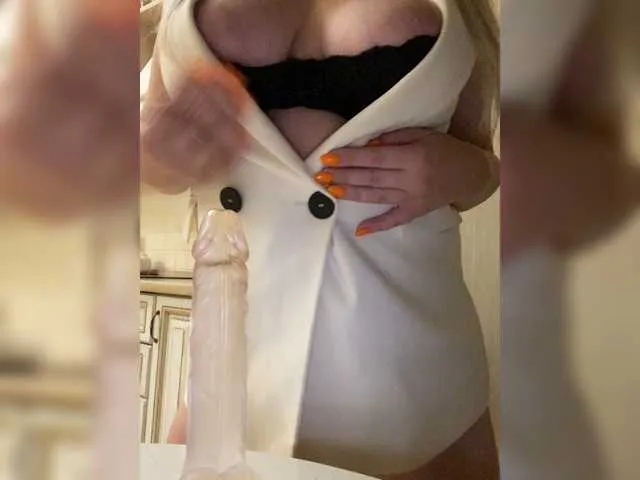 Live sex webcam photo for Sonya699 #268623164