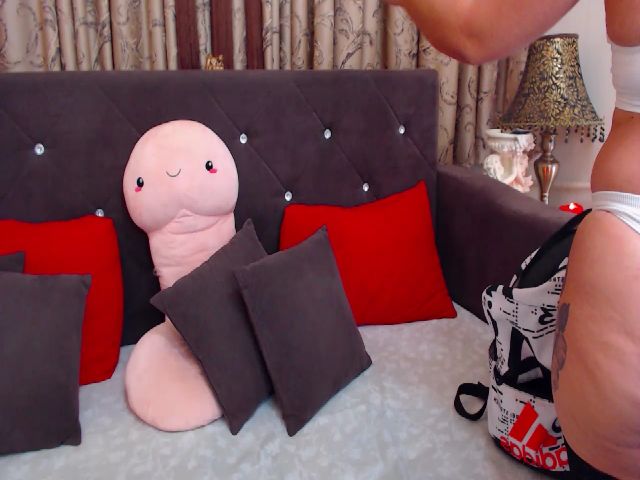 Live sex webcam photo for Laura4FunX #268616064