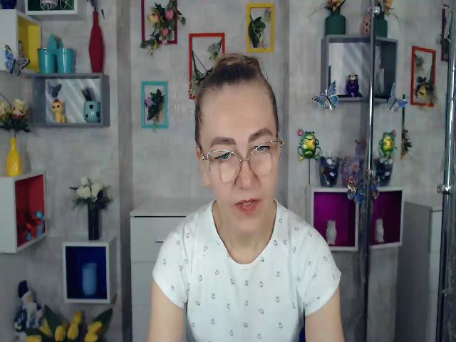 Live sex webcam photo for Greybunny #268620596