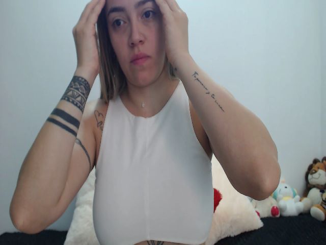 Live sex webcam photo for MackenzieJoe #268620684