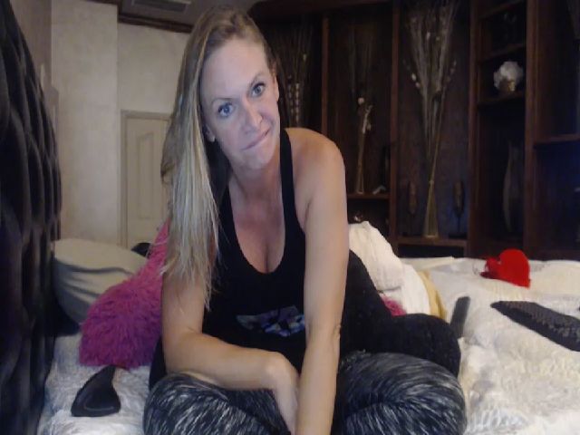 Live sex webcam photo for Autumn_Blonde #268611390