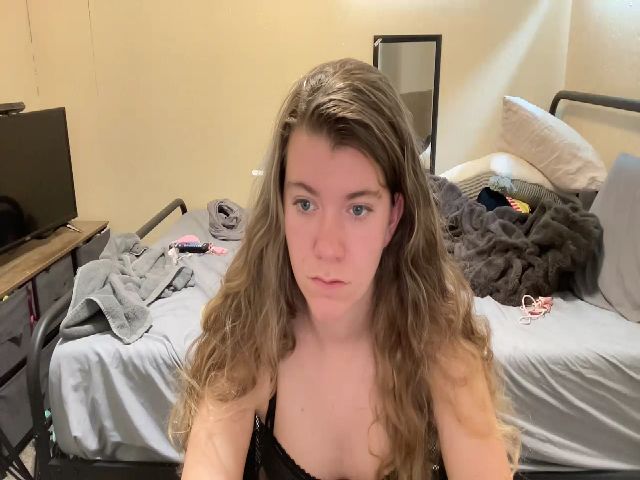 Live sex webcam photo for Trixiegirl3 #268620375