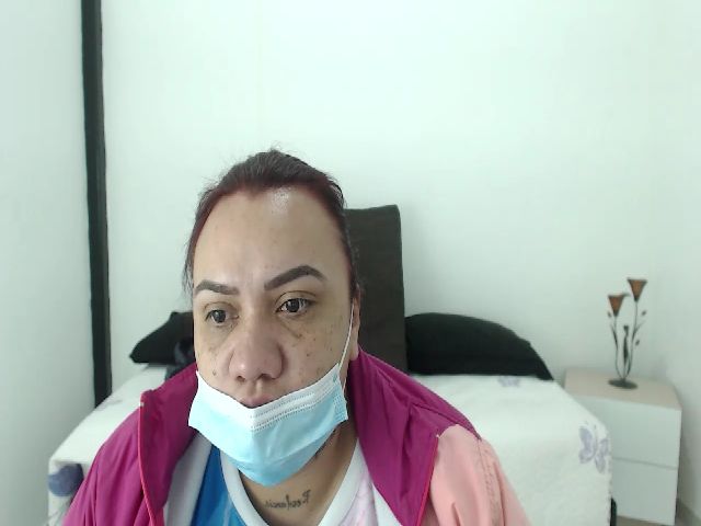 Live sex webcam photo for KimmyStone #268619287