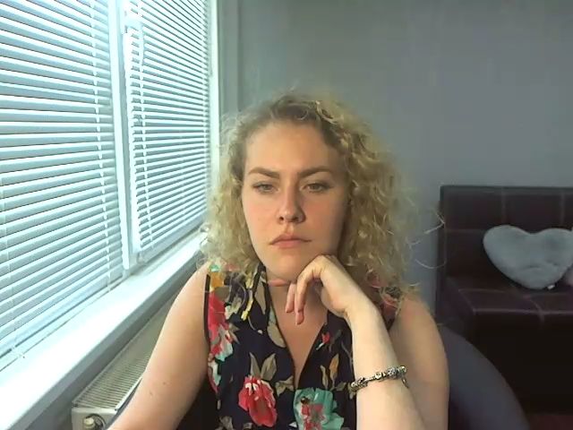 Live sex webcam photo for AnnnaLia #268615660